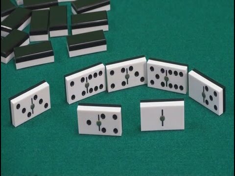 ¿Cuántas fichas de dominó se reparten entre 3?