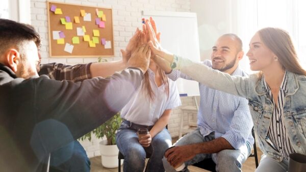 5 claves para fomentar la proactividad y motivación en el ambiente laboral 3 Un aplauso motiva
